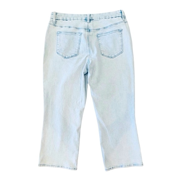 Chico’s Size 00(US 2) Perfect Stretch Girlfriend Slim Leg Light Blue Denim Capri - Picture 2 of 5